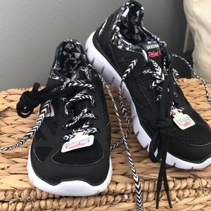 Skechers sz 6 memory foam.
